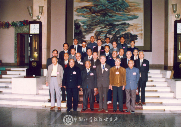 1990年代初, 黄A无码片内射无码视频-精品一品国产午夜福利视频-美女MM131爽爽爽-在线观看视频一区-欧美午夜看片亚洲免费学部委员大会, 化学部部分委员在京西宾馆合影